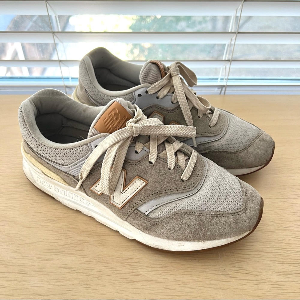 New Balance Suede 997H Sneakers womens 7H 7.5 RAIN CLOUD/ VIOLET HAZE
